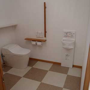 清潔なシャワールームとトイレで快適にお過ごしいただけます